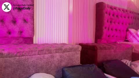 Emily online show from April 4, 7:23 pm