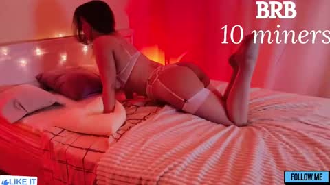 Snapshot of emily_gin chatting on March 10, 2:28 am EMILY online show from March 10, 2:28 am