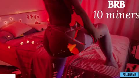 Snapshot of emily_gin chatting on December 5, 2:31 am EMILY online show from December 5, 2:31 am