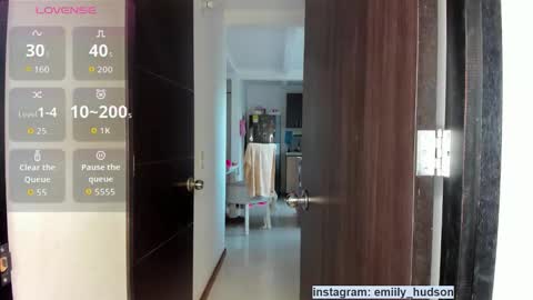 Snapshot of emily_huddson_ chatting on October 4, 8:02 pm independet model online show from October 4, 8:02 pm