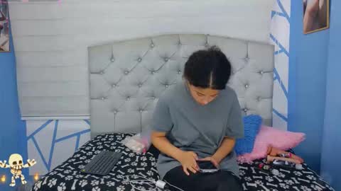 Emily jhon online show from November 1, 1:04 pm