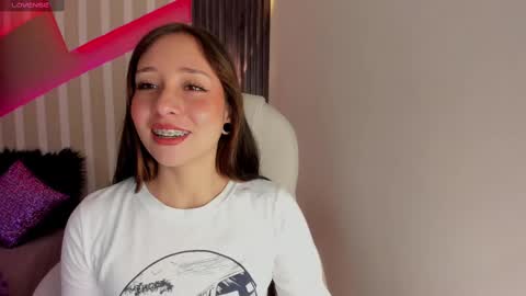 Snapshot of emily_layton chatting on March 3, 3:48 pm Emily online show from March 3, 3:48 pm