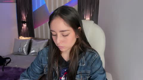 Snapshot of emily_layton chatting on January 30, 2:25 pm Emily online show from January 30, 2:25 pm