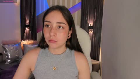 Snapshot of emily_layton chatting on January 10, 3:37 pm Emily online show from January 10, 3:37 pm