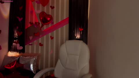 Snapshot of emily_layton chatting on February 14, 2:33 pm Emily online show from February 14, 2:33 pm