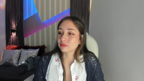 Snapshot of emily_layton chatting on December 10, 2:17 pm Emily online show from December 10, 2:17 pm