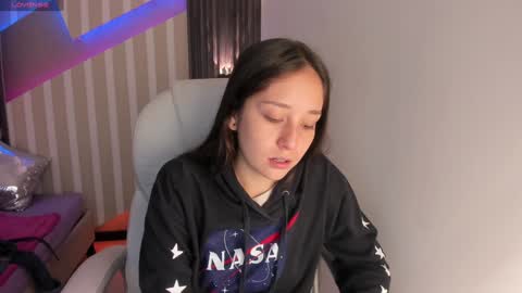 Snapshot of emily_layton chatting on December 27, 2:34 pm Emily online show from December 27, 2:34 pm