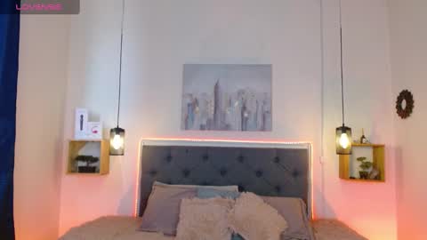 Snapshot of emily_leinn chatting on February 16, 2:21 pm E M I L Y online show from February 16, 2:21 pm