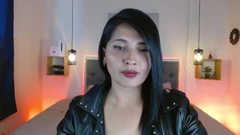 Snapshot of emily_leinn chatting on January 19, 2:49 pm E M I L Y online show from January 19, 2:49 pm