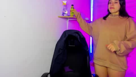 emily_lindey online show from November 21, 3:41 am