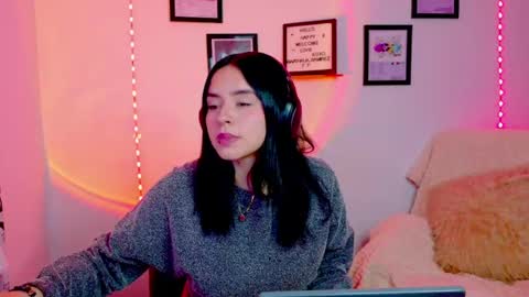 Emily Lindey online show from June 3, 5:52 am