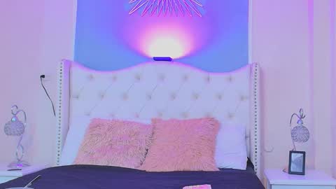 Snapshot of emily_loperaa chatting on October 22, 2:05 am Emily online show from October 22, 2:05 am