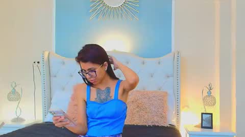 Snapshot of emily_loperaa chatting on October 24, 2:07 am Emily online show from October 24, 2:07 am
