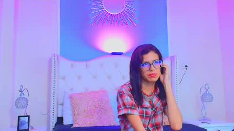Snapshot of emily_loperaa chatting on October 25, 2:08 am Emily online show from October 25, 2:08 am