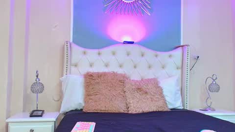 Snapshot of emily_loperaa chatting on November 2, 1:09 am Emily online show from November 2, 1:09 am