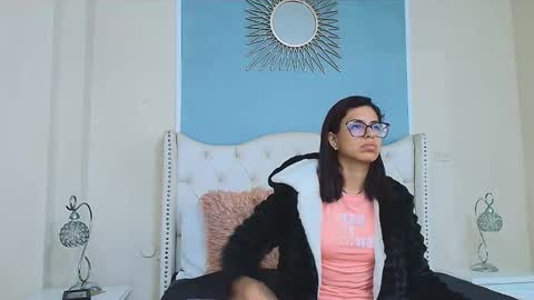 Snapshot of emily_loperaa chatting on October 27, 4:19 am Emily online show from October 27, 4:19 am