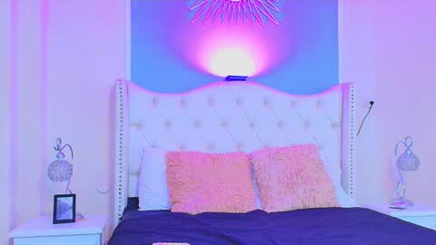 Snapshot of emily_loperaa chatting on October 26, 2:18 am Emily online show from October 26, 2:18 am