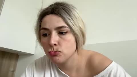 emily_morning_dew online show from October 1, 10:53 am