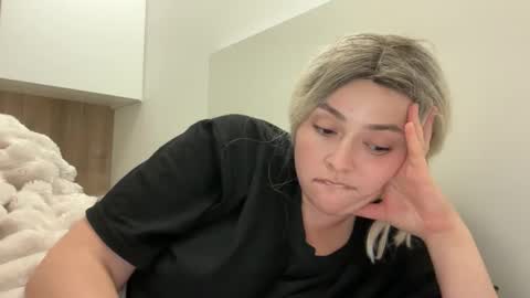 emily_morning_dew online show from October 14, 5:15 pm