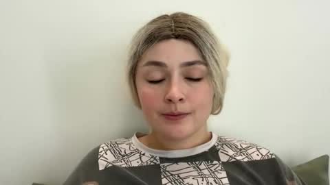 emily_morning_dew online show from November 1, 11:47 am