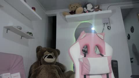 emily_palmeer online show from December 18, 10:40 am