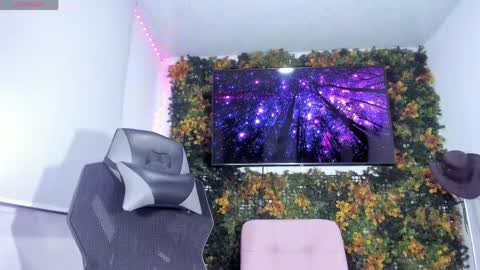 emily_palmeer online show from April 14, 7:52 am