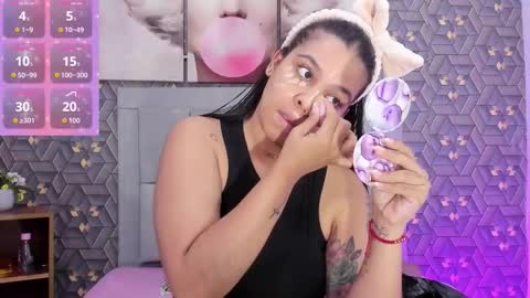 Snapshot of emily_rivera78 chatting on November 2, 3:32 am Emily online show from November 2, 3:32 am