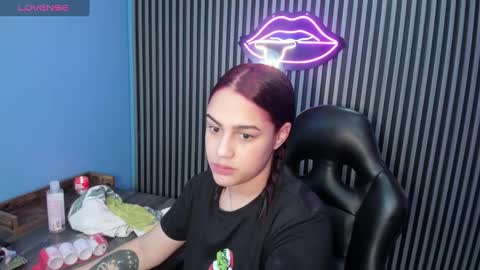 Emily  online show from December 8, 12:52 pm