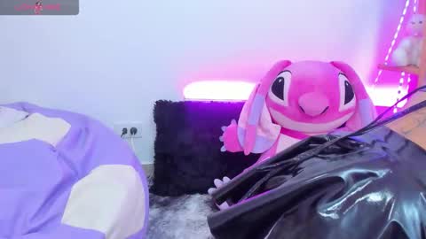 Snapshot of emily_sanderss1 chatting on November 1, 4:44 pm Emily online show from November 1, 4:44 pm