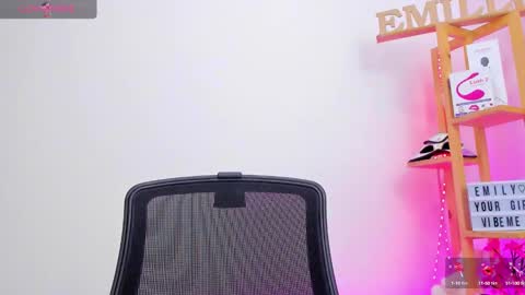 Snapshot of emily_sanderss1 chatting on September 20, 4:05 pm Emily online show from September 20, 4:05 pm