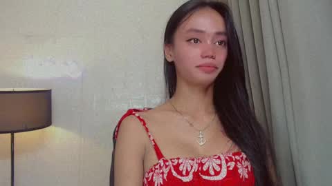 Snapshot of emily_sexyslut chatting on February 19, 5:38 pm emily_sexyslut online show from February 19, 5:38 pm