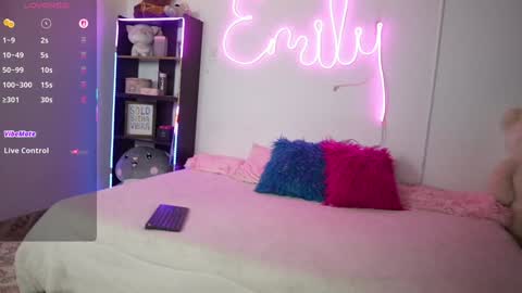 Snapshot of emily_smitt chatting on February 4, 11:16 pm emily_smitt online show from February 4, 11:16 pm