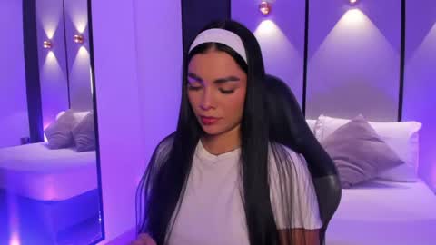 emily_tolson online show from July 1, 7:24 pm