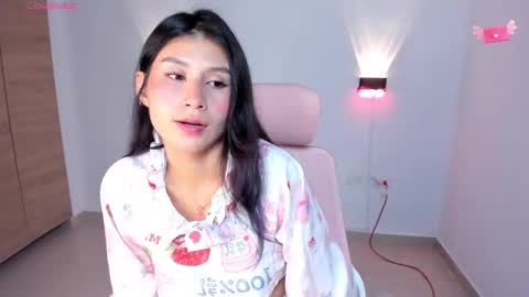 Snapshot of emily_villamil_ chatting on February 24, 9:09 pm Emi online show from February 24, 9:09 pm