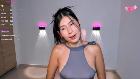 Snapshot of emily_villamil_ chatting on February 12, 8:50 pm Emi online show from February 12, 8:50 pm