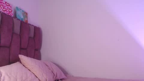 emily_w2 online show from October 25, 4:20 am