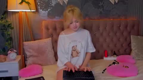 Baby Emelli online show from January 12, 6:51 am