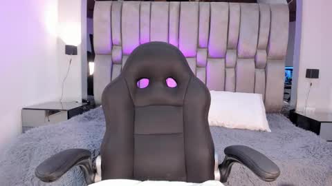 Snapshot of emilycristal chatting on October 7, 8:13 pm Emily online show from October 7, 8:13 pm