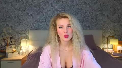 emilydancee online show from May 7, 5:23 am