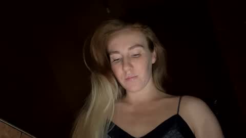emilygibbes online show from December 16, 11:01 am