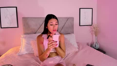 Snapshot of emilyh_ chatting on October 24, 11:06 am Emily online show from October 24, 11:06 am