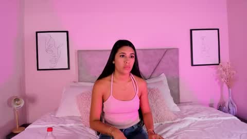 Snapshot of emilyh_ chatting on October 23, 10:32 am Emily online show from October 23, 10:32 am