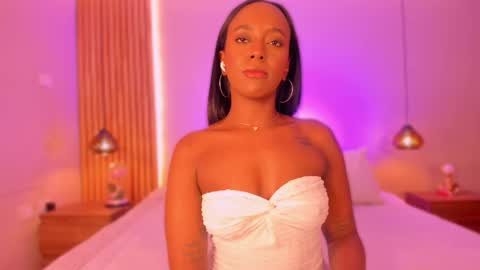 Snapshot of emilyhaan_ chatting on September 24, 8:30 pm Emily online show from September 24, 8:30 pm