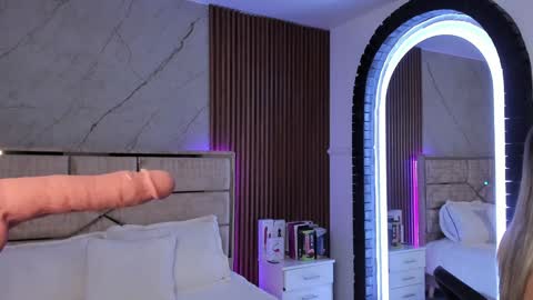 Emily Hendrix online show from December 27, 7:46 pm