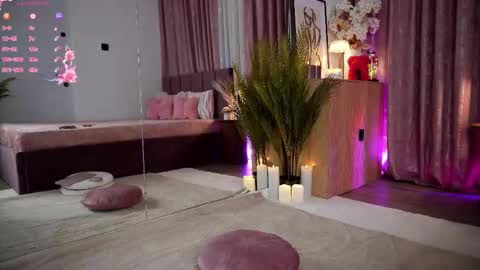 Emily  online show from February 8, 6:22 pm