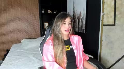 EmilyJhonson online show from May 14, 10:48 pm