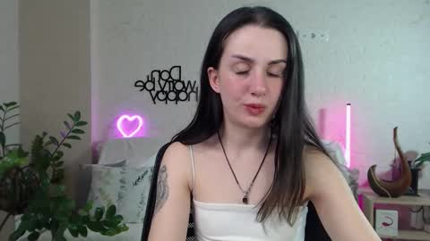 Snapshot of emilylayer chatting on March 4, 7:01 pm Emyli online show from March 4, 7:01 pm