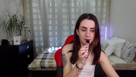 Snapshot of emilylayer chatting on December 7, 8:49 pm Emyli online show from December 7, 8:49 pm