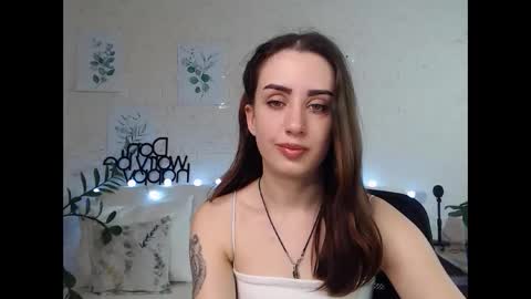 Snapshot of emilylayer chatting on January 17, 9:06 pm Emyli online show from January 17, 9:06 pm