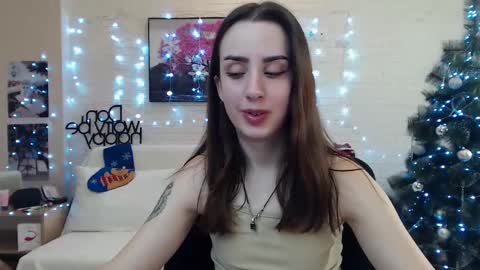Snapshot of emilylayer chatting on December 19, 9:16 pm Emyli online show from December 19, 9:16 pm